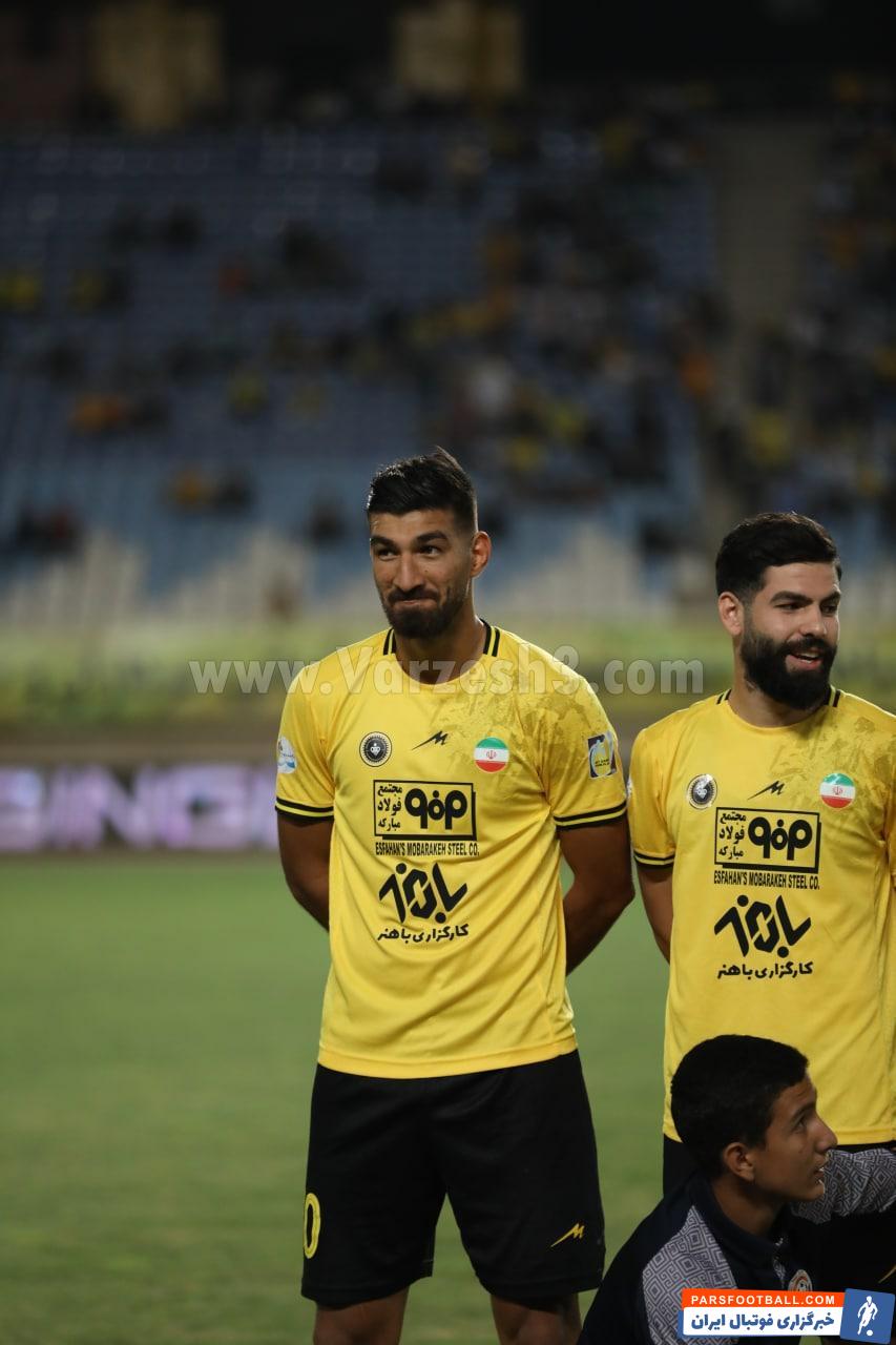 خنده های جالب بازیکنان سپاهان پیش از آغاز دیدار برابر نساجی