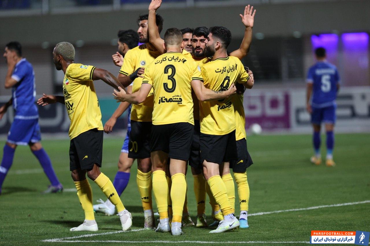 سپاهان ؛ رابطه خوب و صمیمیت شهریار مغانلو با فرشاد احمد زاده