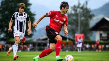 پست شماره 10 بایرلورکوزن در اختیار سردار آزمون در فصل جدید بوندسلیگا