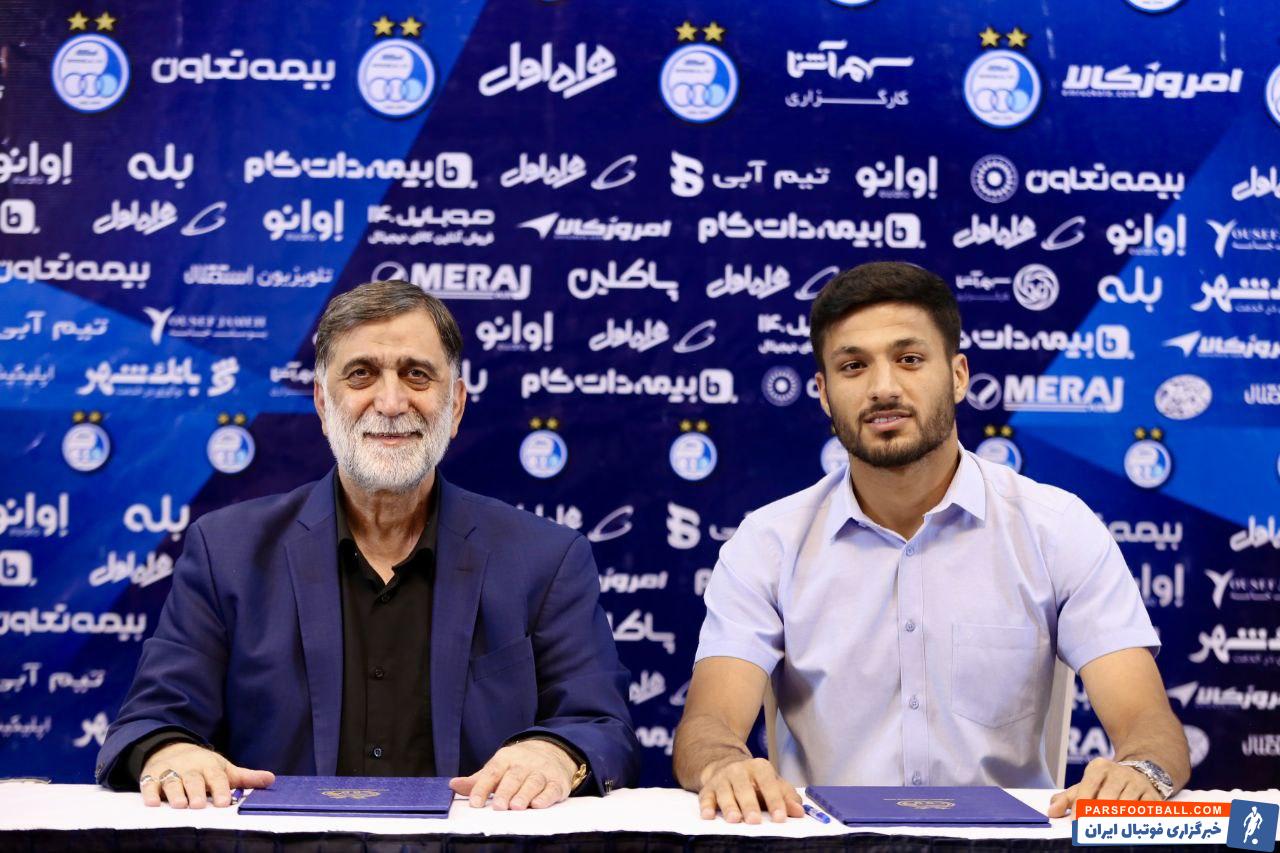 امضای قرارداد قرضی محمد محبی با استقلال