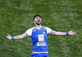 استوری معنادار ارسلان مطهری پس از جدایی پر حاشیه از استقلال با 6 قلب قرمز ؛ او به پرسپولیس پیوست ؟ !