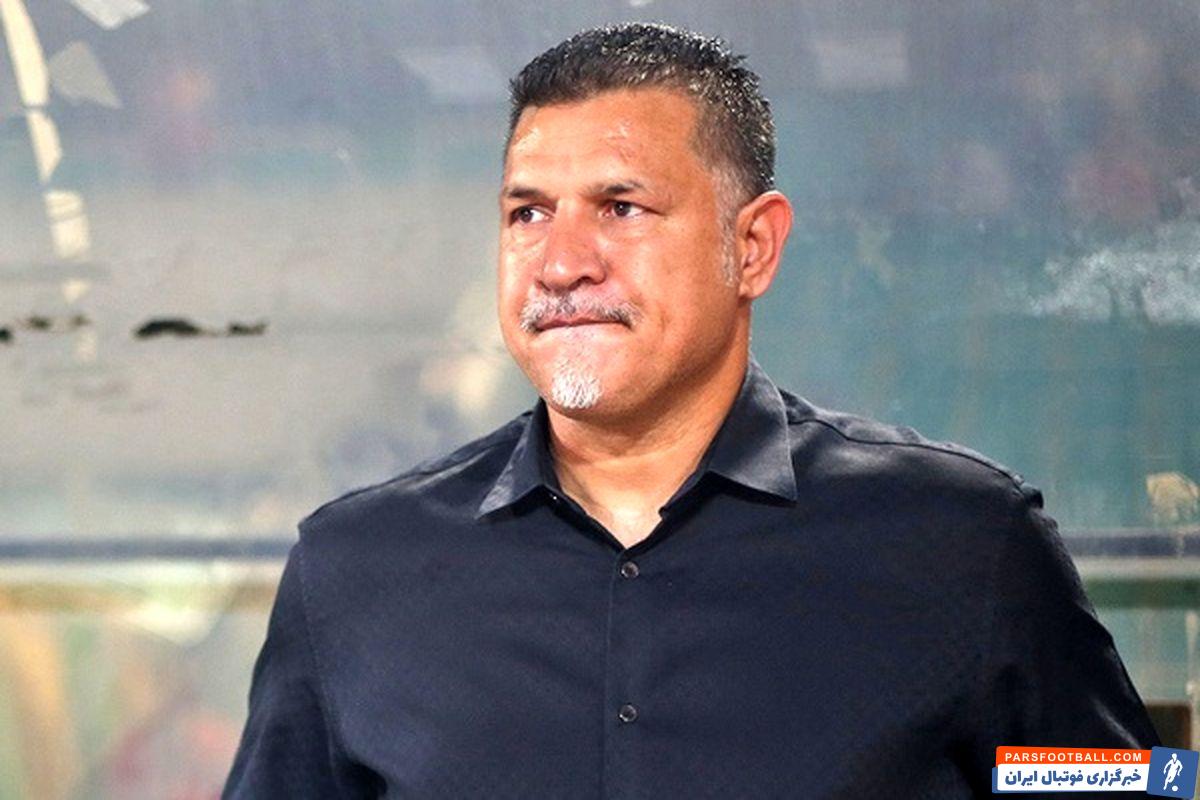 اهدای توپ جام جهانی 2022 به علی دایی توسط مهدی ابراهیمی