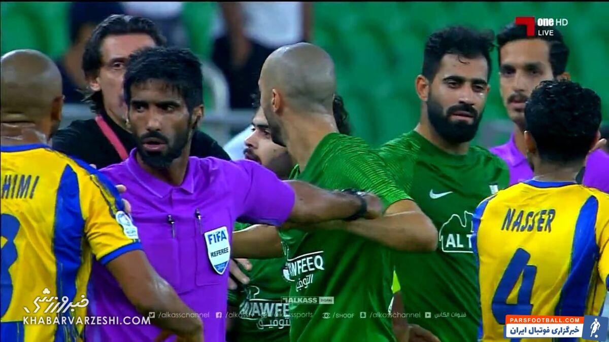 عکس| کتک خوردن مدافع پرسپولیسی مقابل سرمربی محبوب استقلالی ها