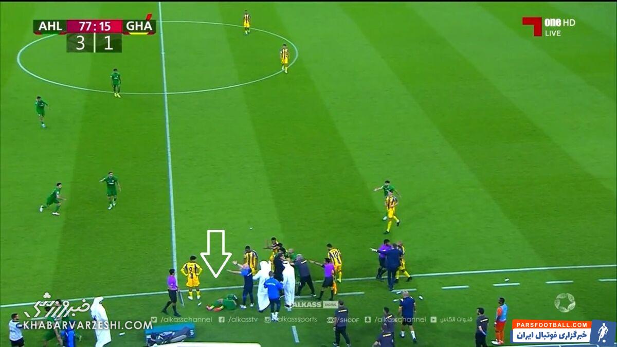 عکس| کتک خوردن مدافع پرسپولیسی مقابل سرمربی محبوب استقلالی ها