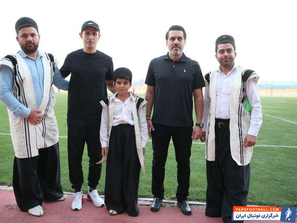 ساسان غیبی هوادار نوجوان و روستایی پرسپولیس میهمان تمرین امروز سرخ ها