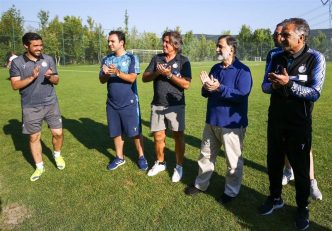 مصطفی آجورلو در جمع بازیکنان استقلال : مقابل نساجی شخصیت قوی‌تان را نشان دهید