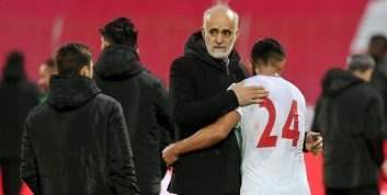 هدیه جالب نبی سرپرست تیم ملی ایران به مدیر سنگال