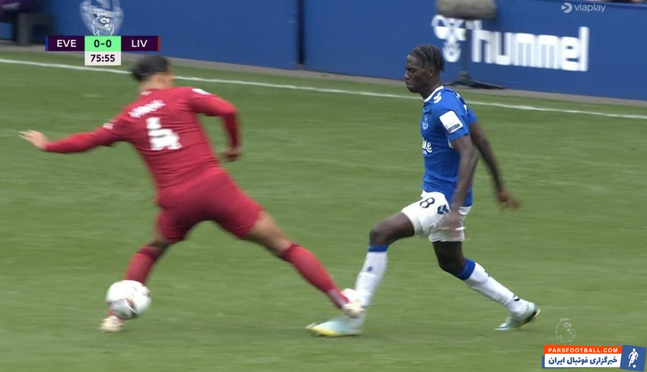 اعتراض هواداران اورتون به اخراج نشدن ویرژیل فن دایک