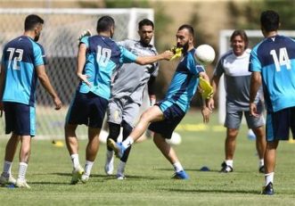 پیمان بابایی مهاجم استقلال به تمرینات این تیم بازگشت