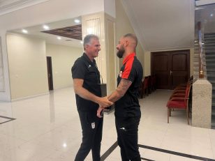 دیدار اتفاقی کارلوس کی روش و اشکان دژاگه کاپیتان پیشین تیم ملی در هتل المپیک