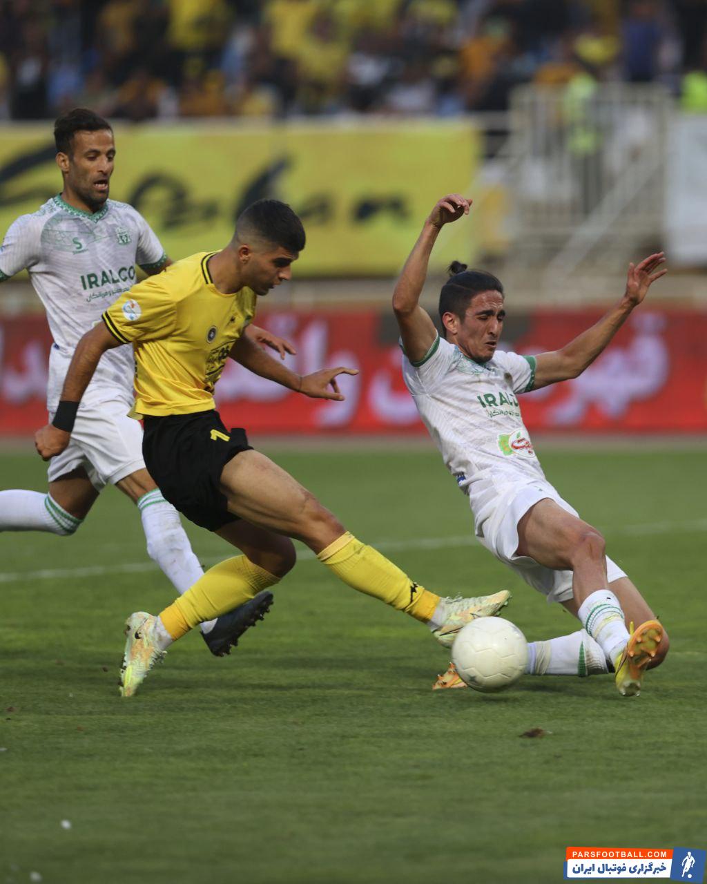 درخشش آریا یوسفی در دیدار سپاهان و آلومینیوم