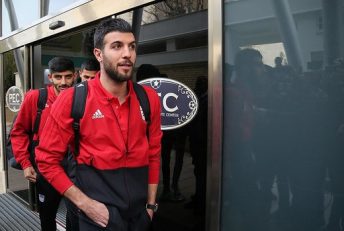 با اعلام فدراسیون فوتبال محمدرضا خانزاده مدافع پیشین پرسپولیس و تراکتور بازیکن آزاد است