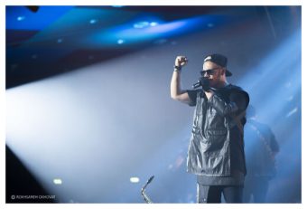 حضور اشوان خواننده استقلالی در ورزشگاه آزادی برای دیدار شاگردان ساپینتو با نساجی