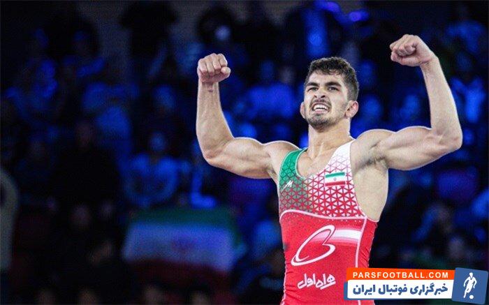 تشویق کشتی گیران ایرانی توسط امیرمحمد یزدانی در بلگراد