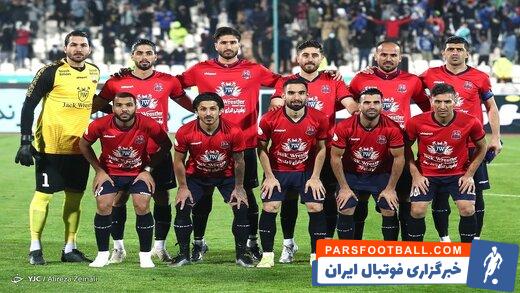 حضور بانوان طرفدار نساجی در ورزشگاه آزادی برای دیدار با استقلال