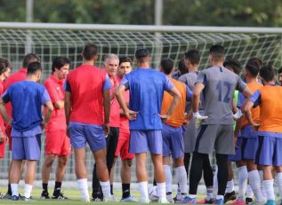 اولین تمرین تیم ملی ایران زیر نظر کارلوس کی روش ؛ از برخورد گرم سرمربی پرتغالی با بازیکنان تا استقبال پرشور خبرنگاران