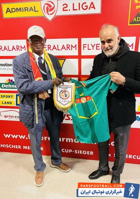 هدایایی که سرپرستان تیم ملی ایران و سنگال با هم رد و بدل کردند