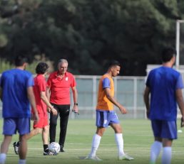 اولین تمرین تیم ملی ایران زیر نظر کارلوس کی روش ؛ از برخورد گرم سرمربی پرتغالی با بازیکنان تا استقبال پرشور خبرنگاران