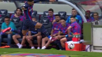 رد پیشنهادات تیم های بزرگ انگلیسی توسط رونالد آرائوخو برای ماندن در بارسلونا