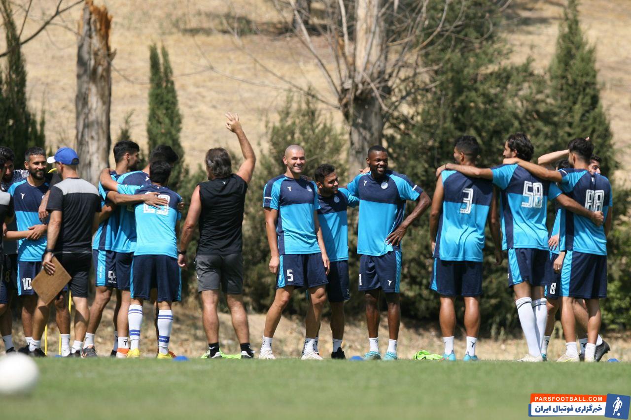 خنده و سرگرمی ریکاردو ساپینتو با بازیکنان استقلال در تمرینات