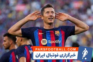 خوانندگی روبرت لواندوفسکی در خیابان های بارسلونا