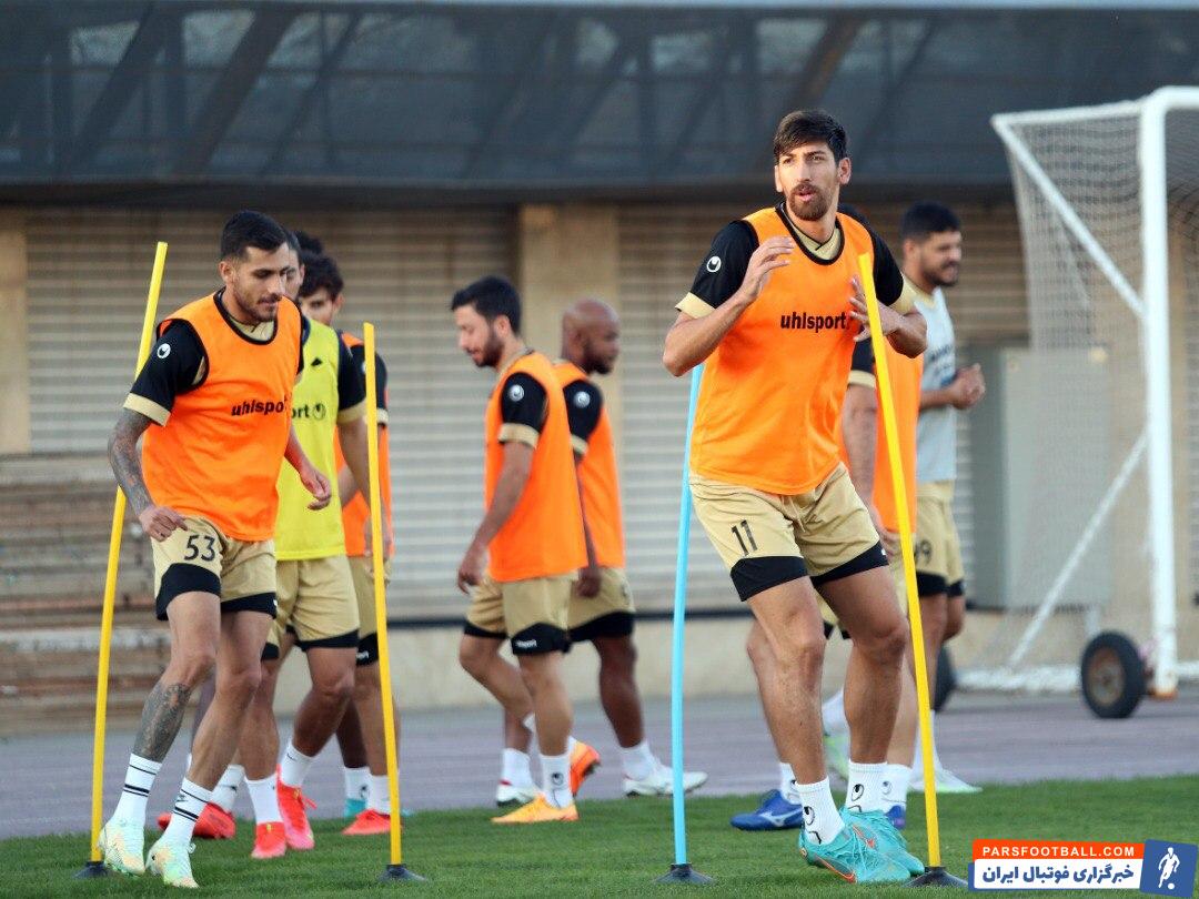 برگزاری تمرین گل گهر سیرجان با حضور تماشاگران مرد و زن