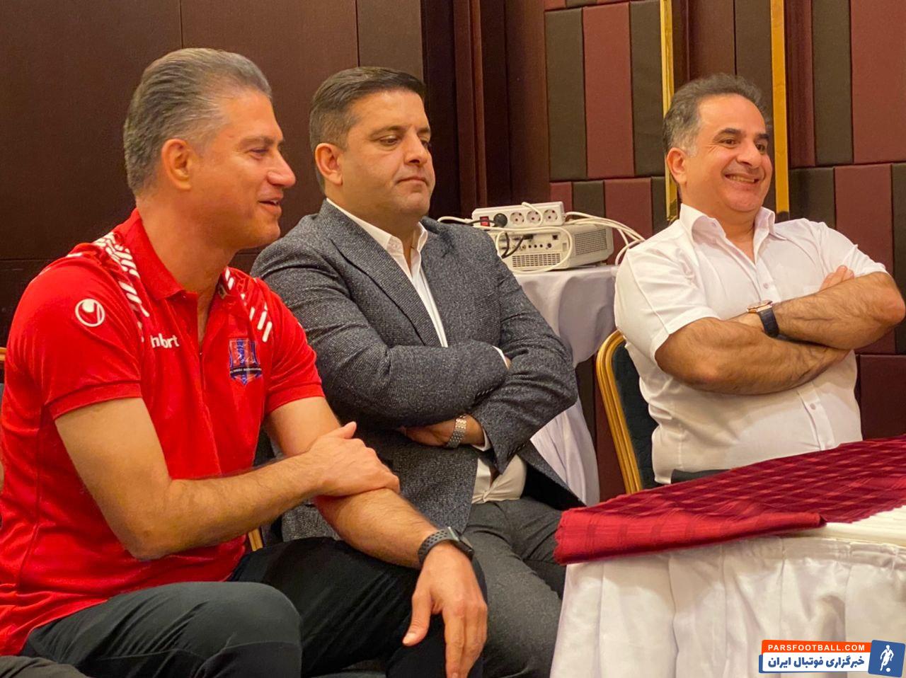 دیدار مالک و مدیرعامل نساجی مازندران با بازیکنان پیش از دیدار با استقلال