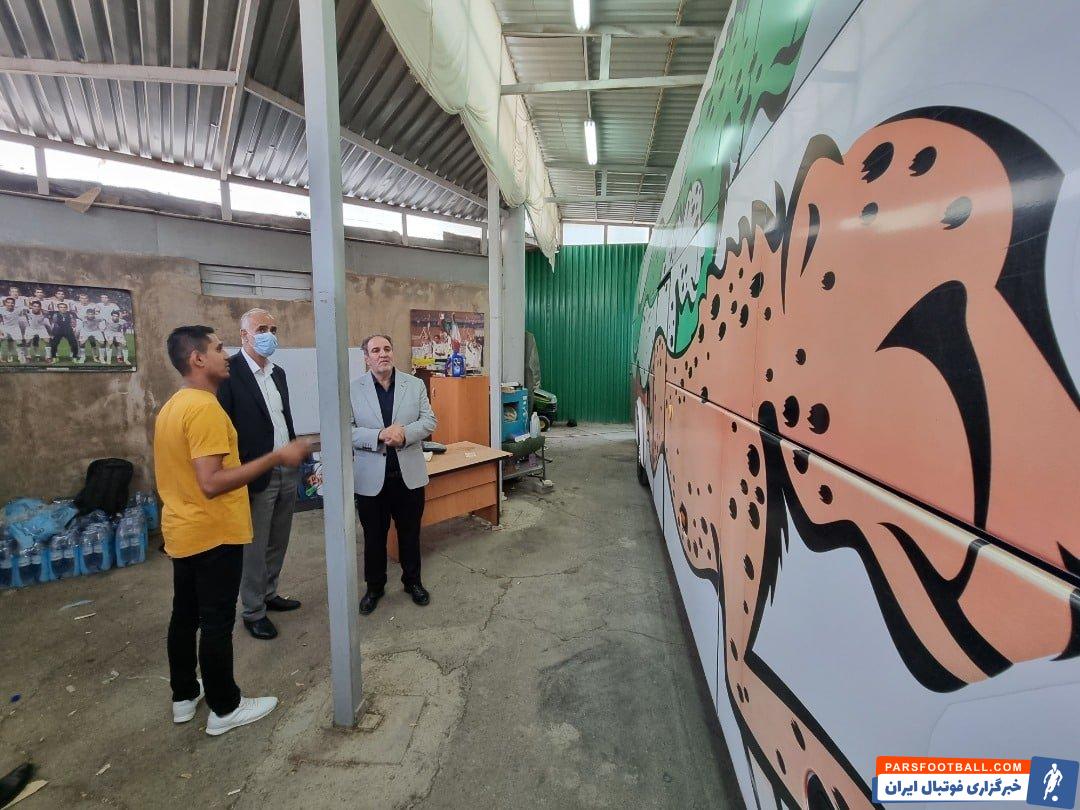 شستشوی اتوبوس تیم ملی برای استفاده ملی پوشان در اردوی اتریش