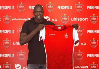 عکس یادگاری شیخ دیاباته مهاجم پیشین استقلال با پرسپولیس