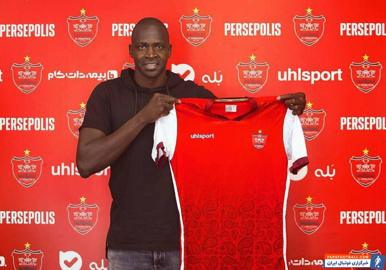 عکس یادگاری شیخ دیاباته مهاجم پیشین استقلال با پرسپولیس