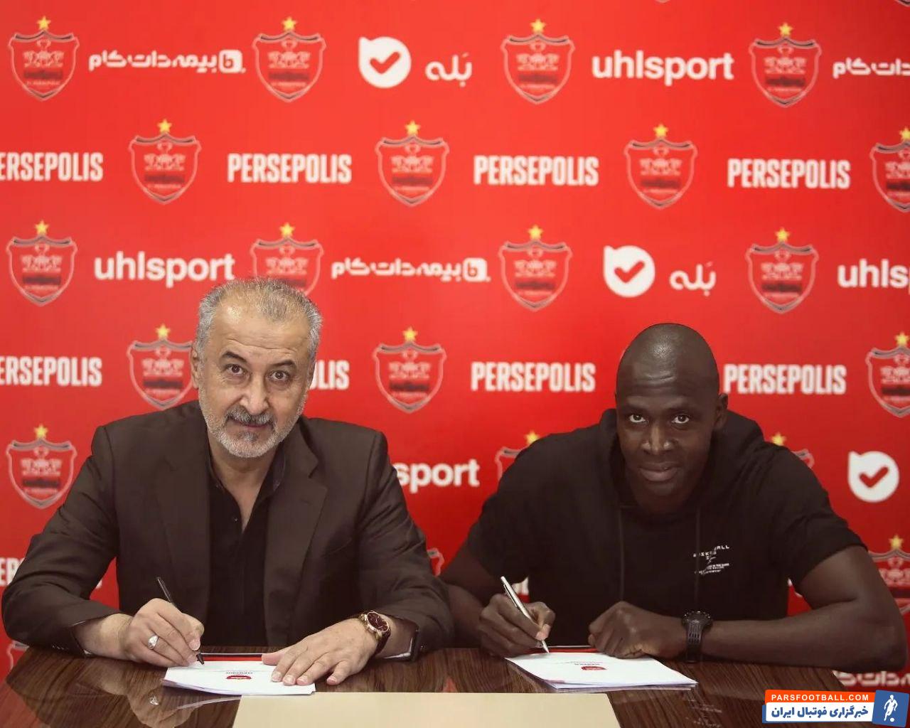 عکس یادگاری شیخ دیاباته مهاجم پیشین استقلال با پرسپولیس