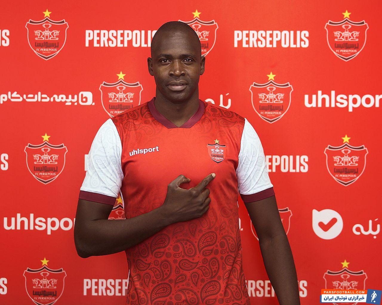 عکس یادگاری شیخ دیاباته مهاجم پیشین استقلال با پرسپولیس