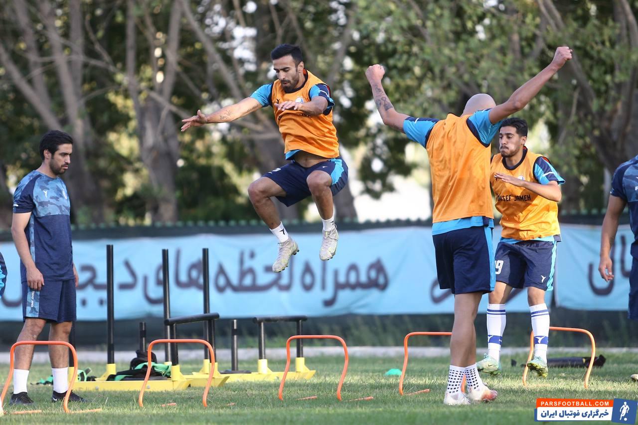 تمرینات با روحیه بازیکنان استقلال در مجموعه انقلاب