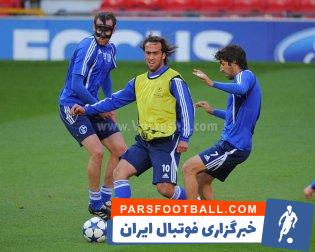 همبازی شدن علی کریمی با رائول گونزالس در شالکه آلمان