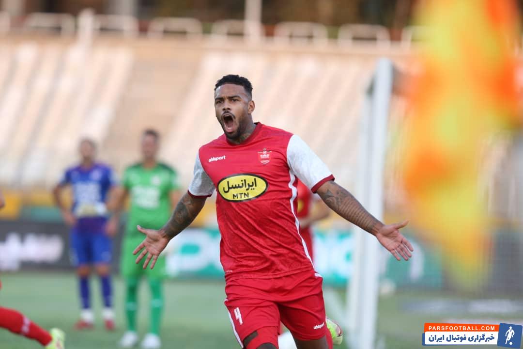 خوشحالی خاص لوکادیا پس از گلزنی برابر هوادار با نشان دادن قلب به هواداران پرسپولیس