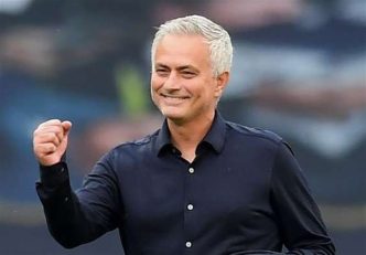 تصاویری از خوشحالی مورینیو در اتوبوس و رختکن پس از برد رم برابر اینتر