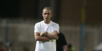 یحیی گل‌ محمدی سرمربی تیم فوتبال پرسپولیس به رکورد ۱۰۰ بازی در لیگ‌ برتر رسید