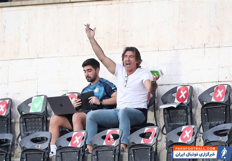 اعتراض دوباره ساپینتو ؛ سرمربی استقلال در سکوها هم دست بردار نیست