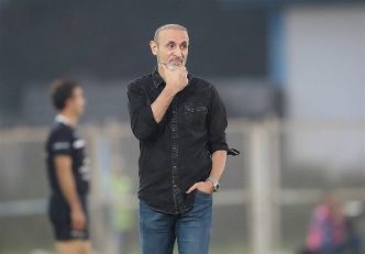 یحیی گل محمدی پس از پیروزی تیمش در انزلی با حسرت اعلام کرد که حیف از بازی زیبای پرسپولیس و ملوان که بدون تماشاگر بود.
