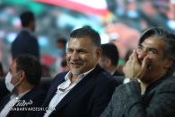 میزبانی علی دایی از یک کودک پروانه ای در دفتر کارش