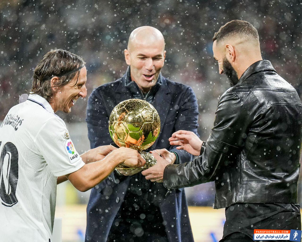 اسطوره های رئال در مراسم رونمایی از توپ طلای کریم بنزما + عکس