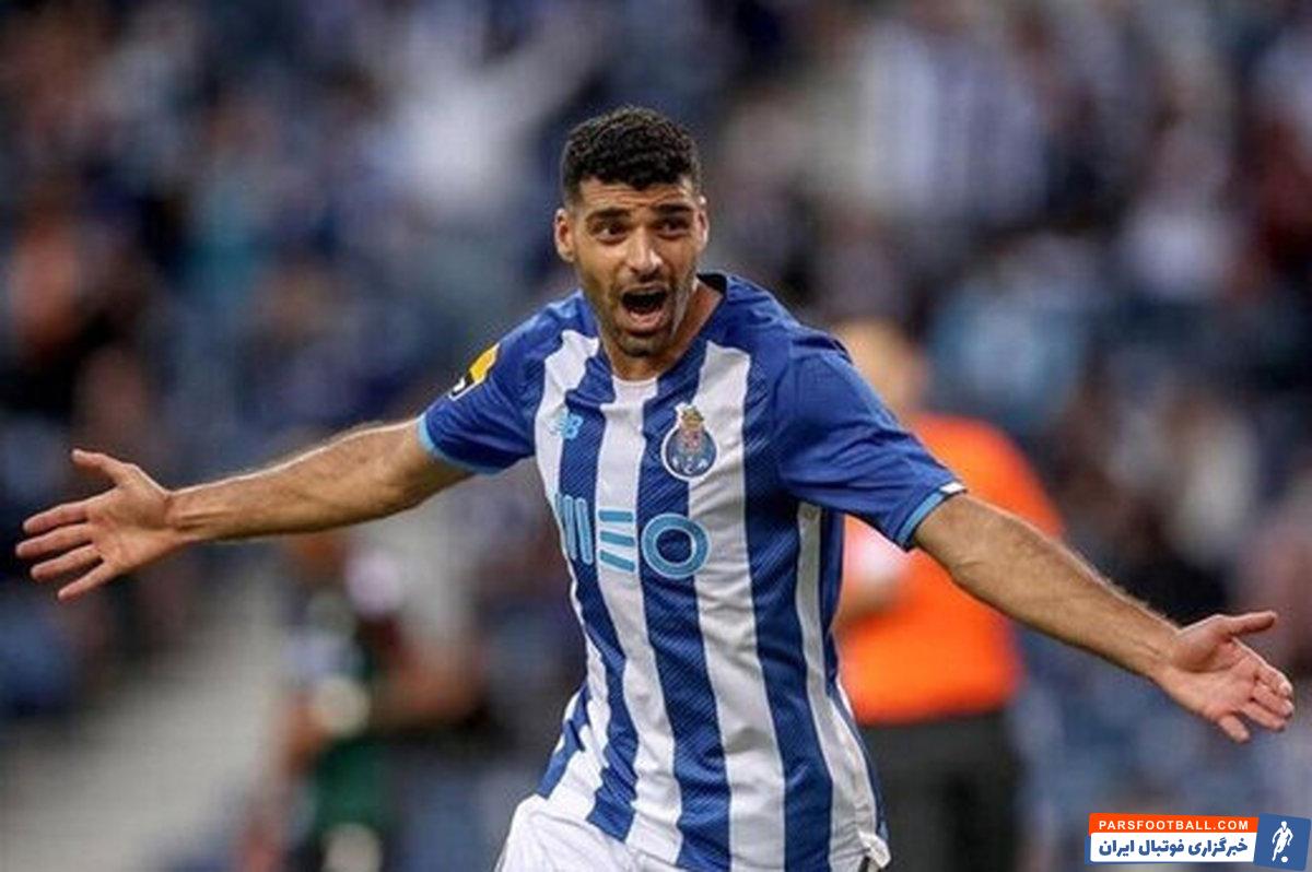 پلاکارد هوادار پورتو خطاب به مهدی طارمی : مهدی ناموسا تیشرتتو بده