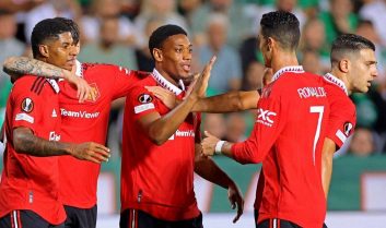 اومانیا 2 - 3 منچستریونایتد ؛ شیاطین سرخ گل کریم انصاری فرد را بی اثر کردند