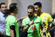 تردید داور بازی استقلال و گل گهر روی پنالتی آبی پوشان در دقایق پایانی