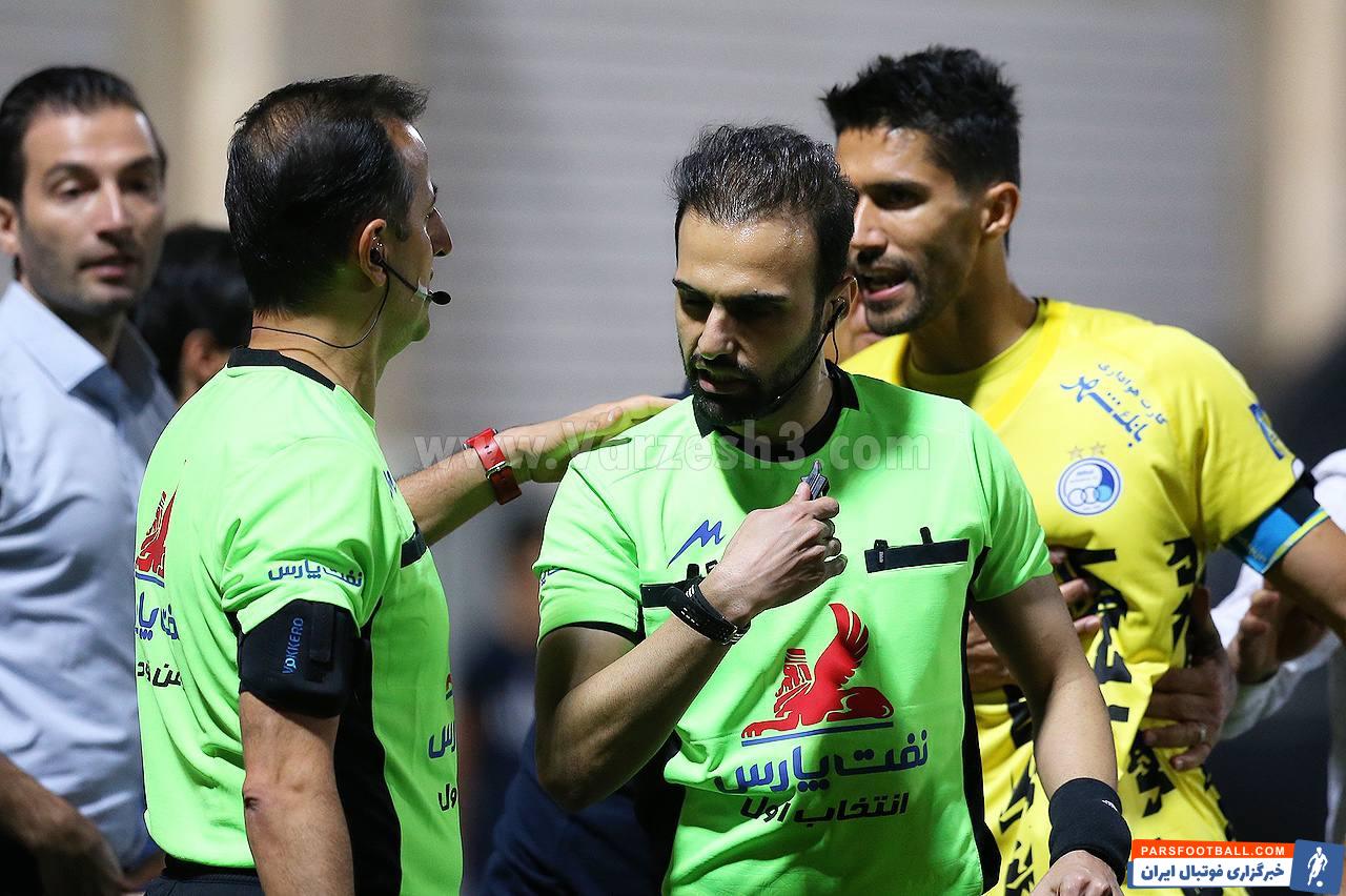 تردید داور بازی استقلال و گل گهر روی پنالتی آبی پوشان در دقایق پایانی