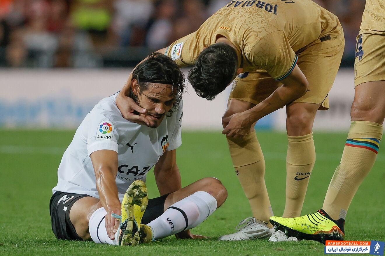 مصدومیت ادینسون کاوانی در دقایق ابتدایی دیدار بارسلونا و والنسیا