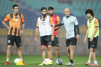 چهره خاص و جالب یحیی گل محمدی و با موهای تراشیده در تمرین پرسپولیس