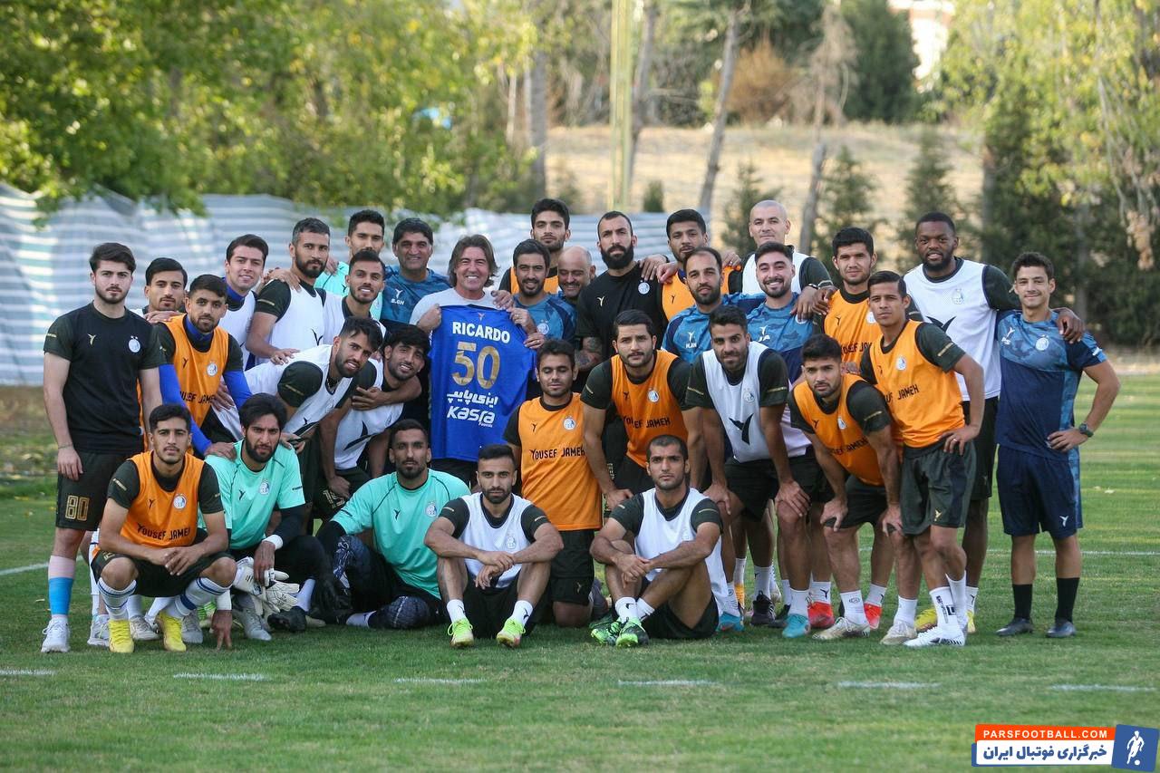 پیراهن شماره 50 ، هدیه باشگاه استقلال به ریکاردو ساپینتو