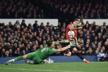 پیروزی خارج از خانه منچستریونایتد برابر اورتون با گلزنی آنتونی و رونالدو