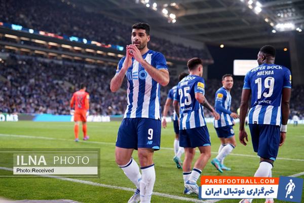 پورتو ؛ در بازی پورتو مقابل لورکوزن هواداران پرتغالی پرچم ایران را به استادیوم بردند
